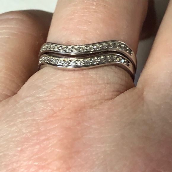 SOLD!!!! Curved 5A Wedding Ring set in Platinum - Picture 7 of 12